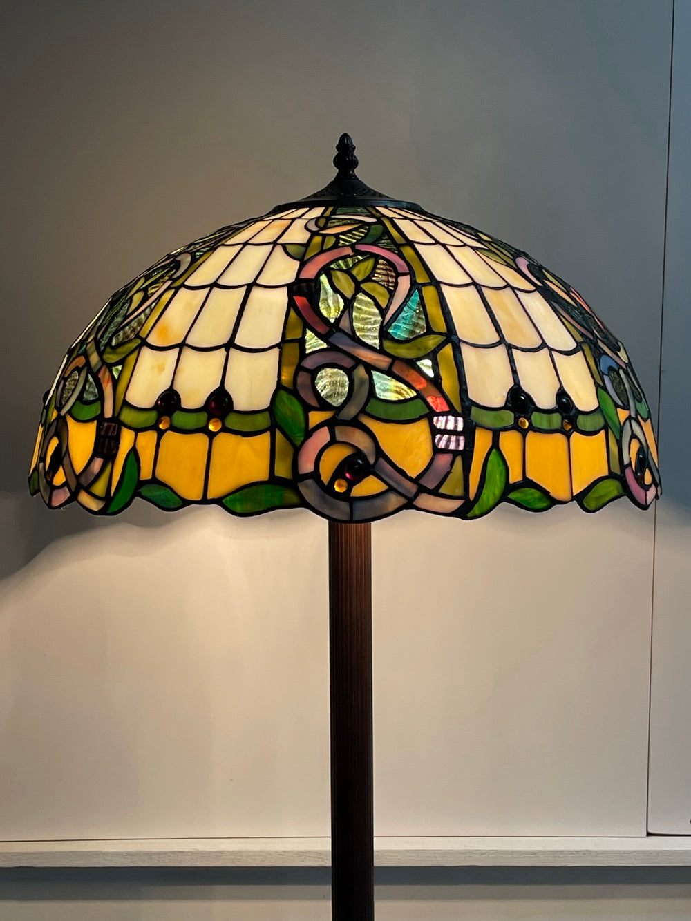 Large 18" Leaf Ribbon Style Stained Glass Leadlight Tiffany Floor Lamp Large 18" Leaf Ribbon Style Stained Glass Leadlight Tiffany Floor Lamp