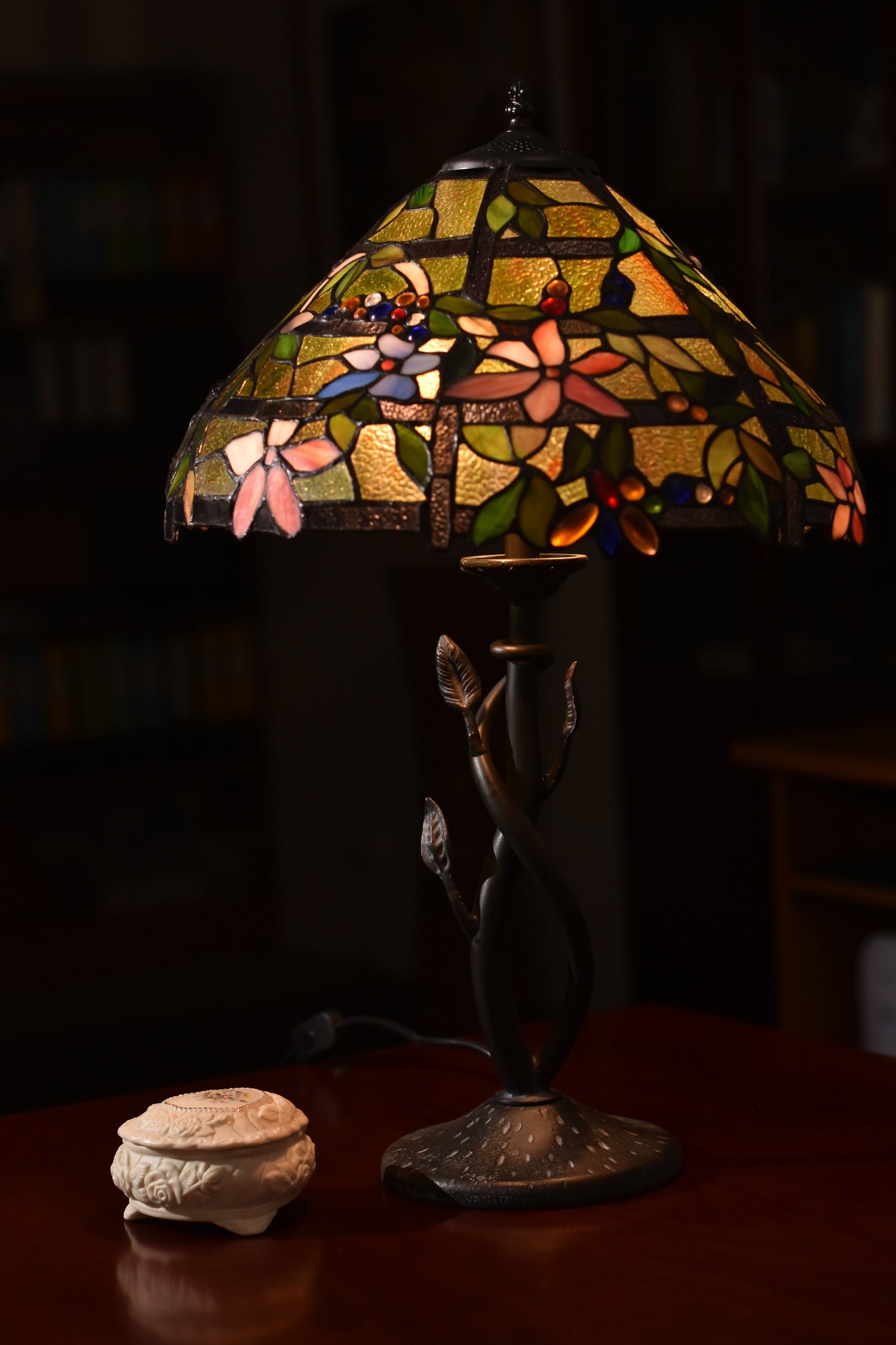 16" Large Clematis Flower Trellis Tiffany  Stained Class table Lamp 16" Large Clematis Flower Trellis Tiffany  Stained Class table Lamp