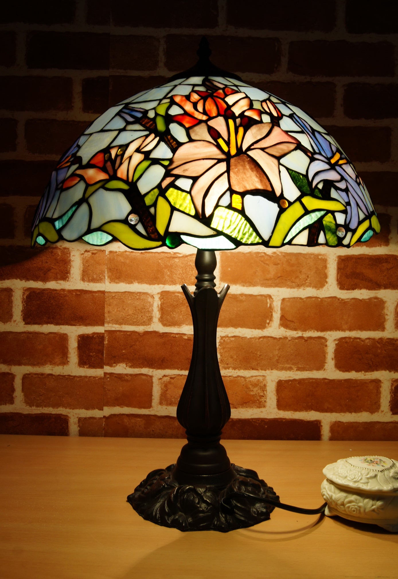 Large 16" Oriental Lily  Style Stained Glass Leadlight Tiffany  Table Lamp Large 16" Oriental Lily  Style Stained Glass Leadlight Tiffany  Table Lamp