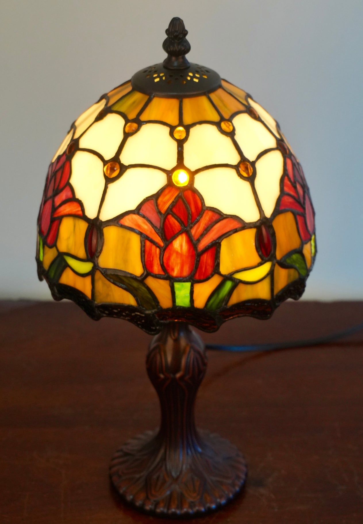 8-Inch Red Tulip Tiffany-Style Small Table Lamp
