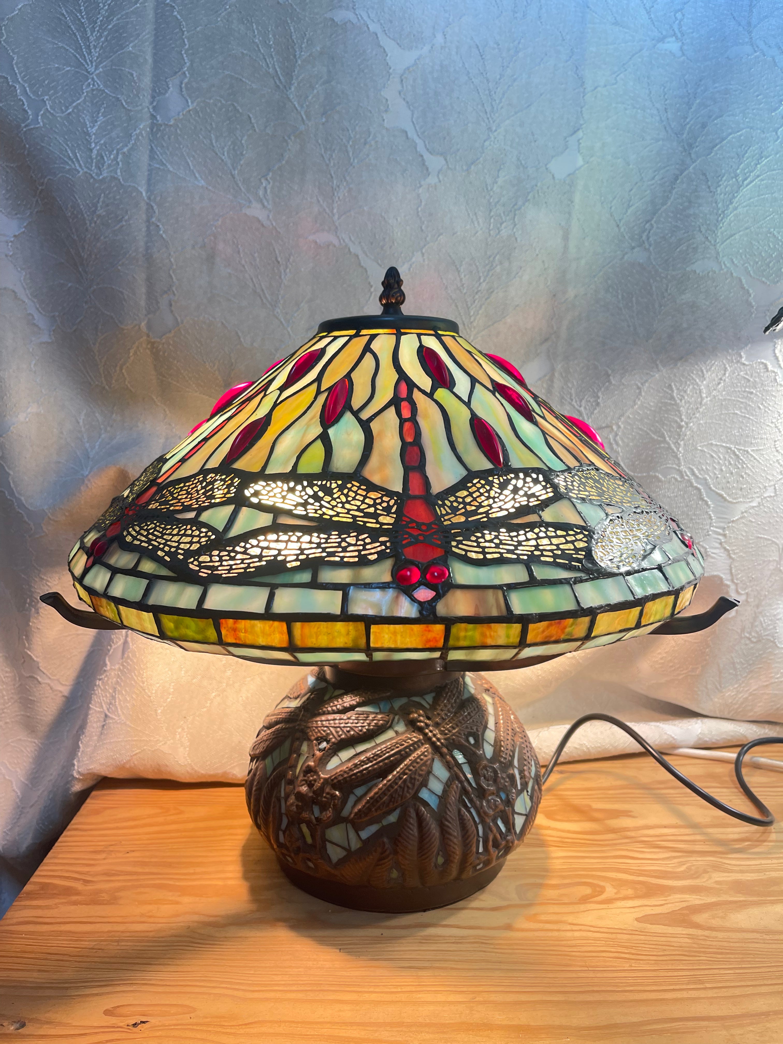 Legend Collection@Reproduction Tiffany Dragonfly lamp with detailed dragonfly mosaic base