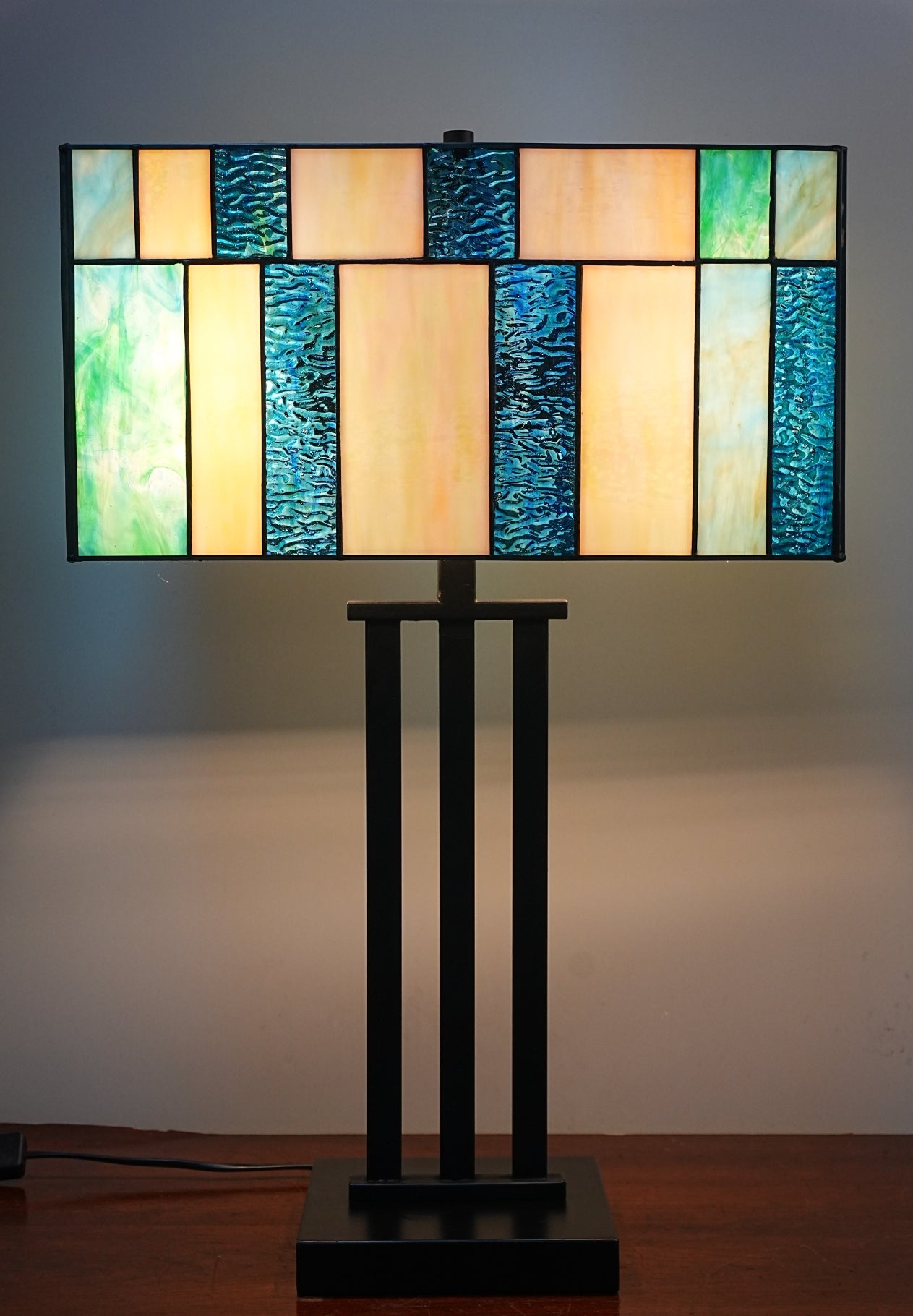 Large Modern Geometric Stained Glass Table Lamp – Ocean Blue