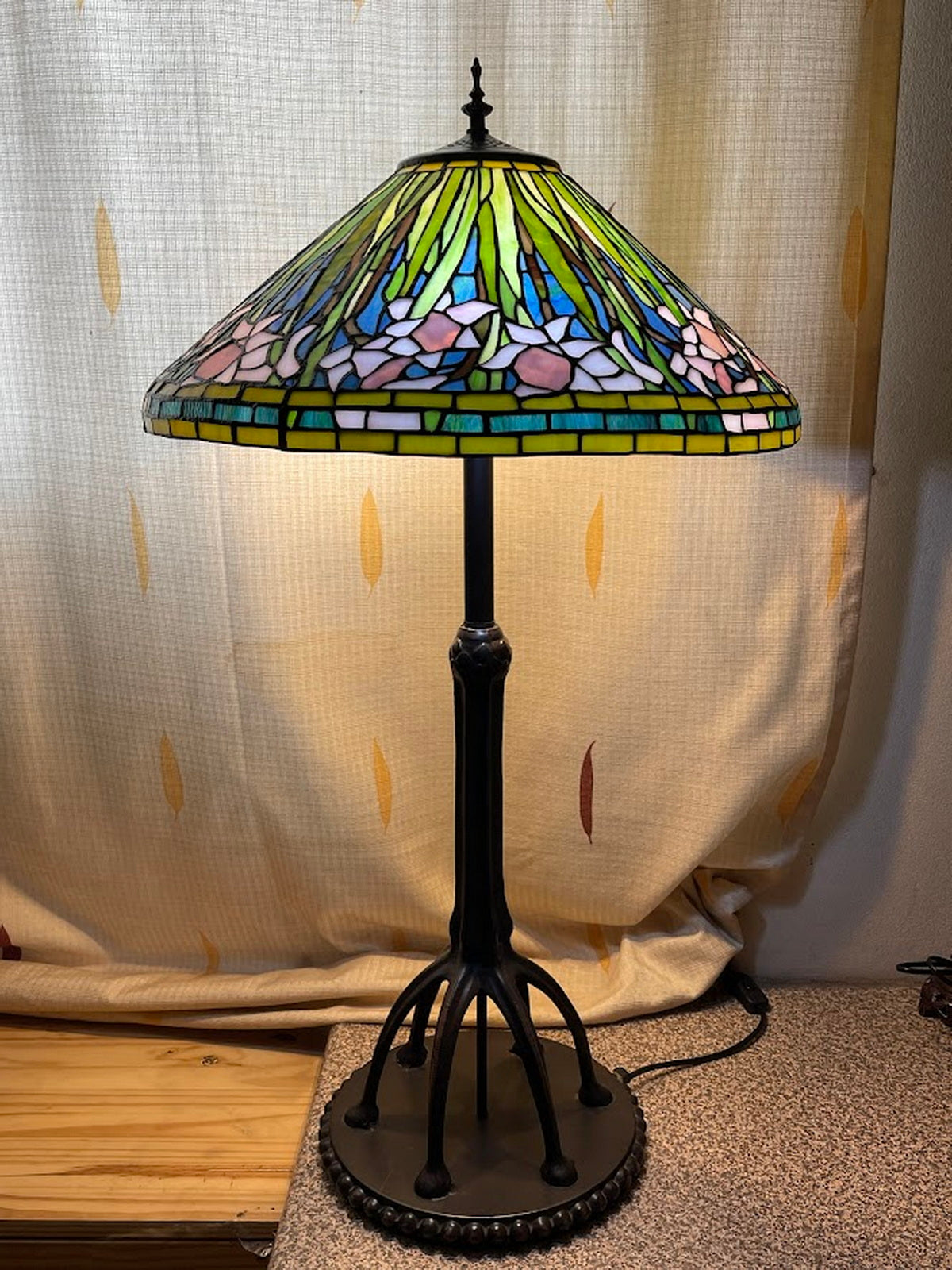 Gorgeous Huge 20" Legend Collection Daffodil Flower Tiffany Table Lamp