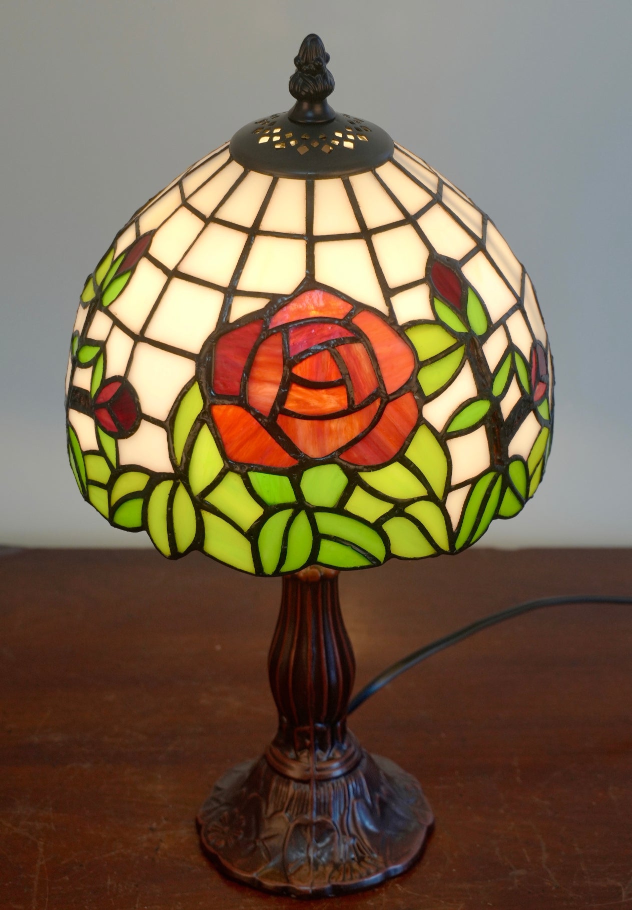 Elegant  8" Red Rose Style Tiffany Mini Table Lamp