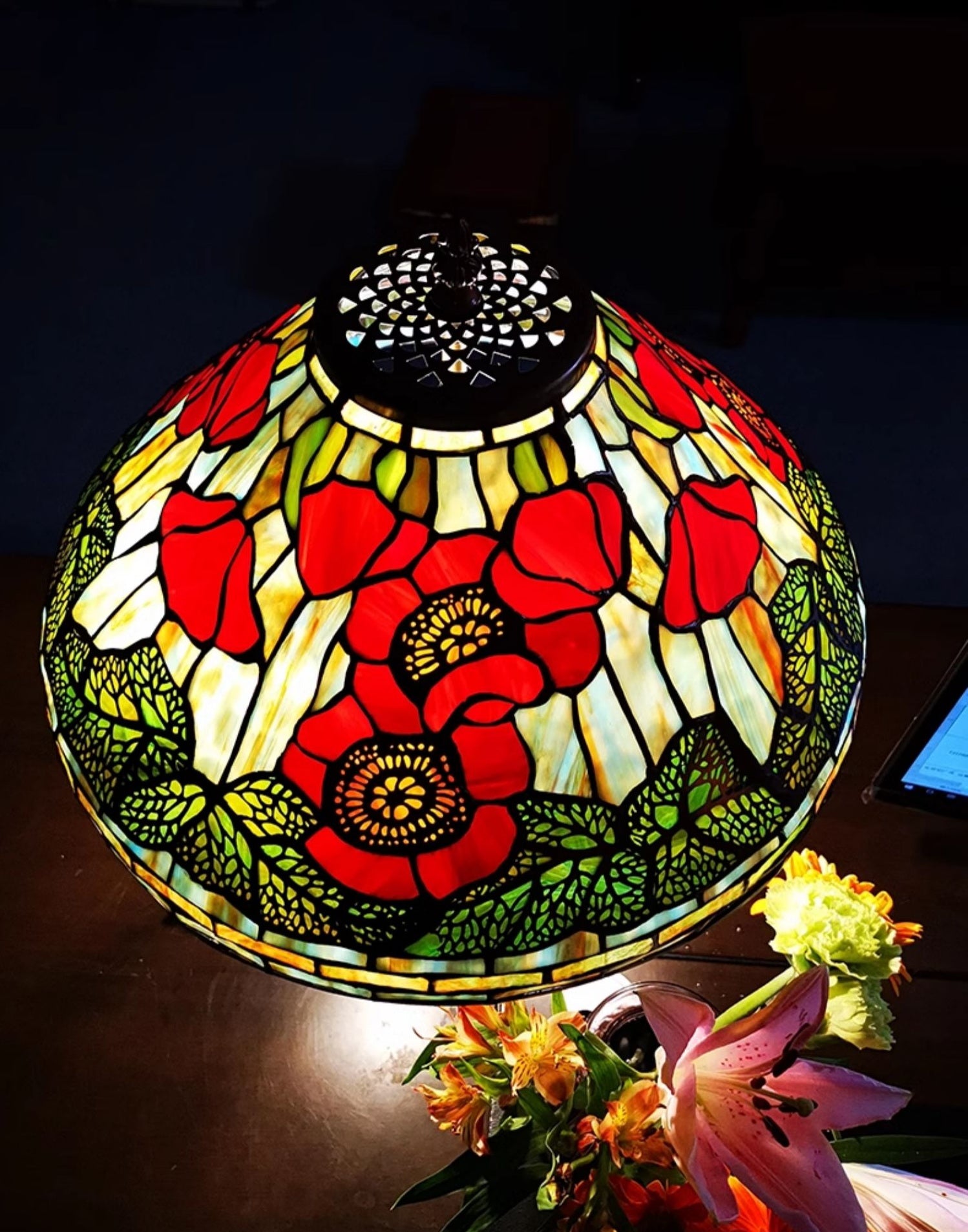 Legend Collection@Large 16" Poppy Flower Stained Glass Tiffany Table Lamp