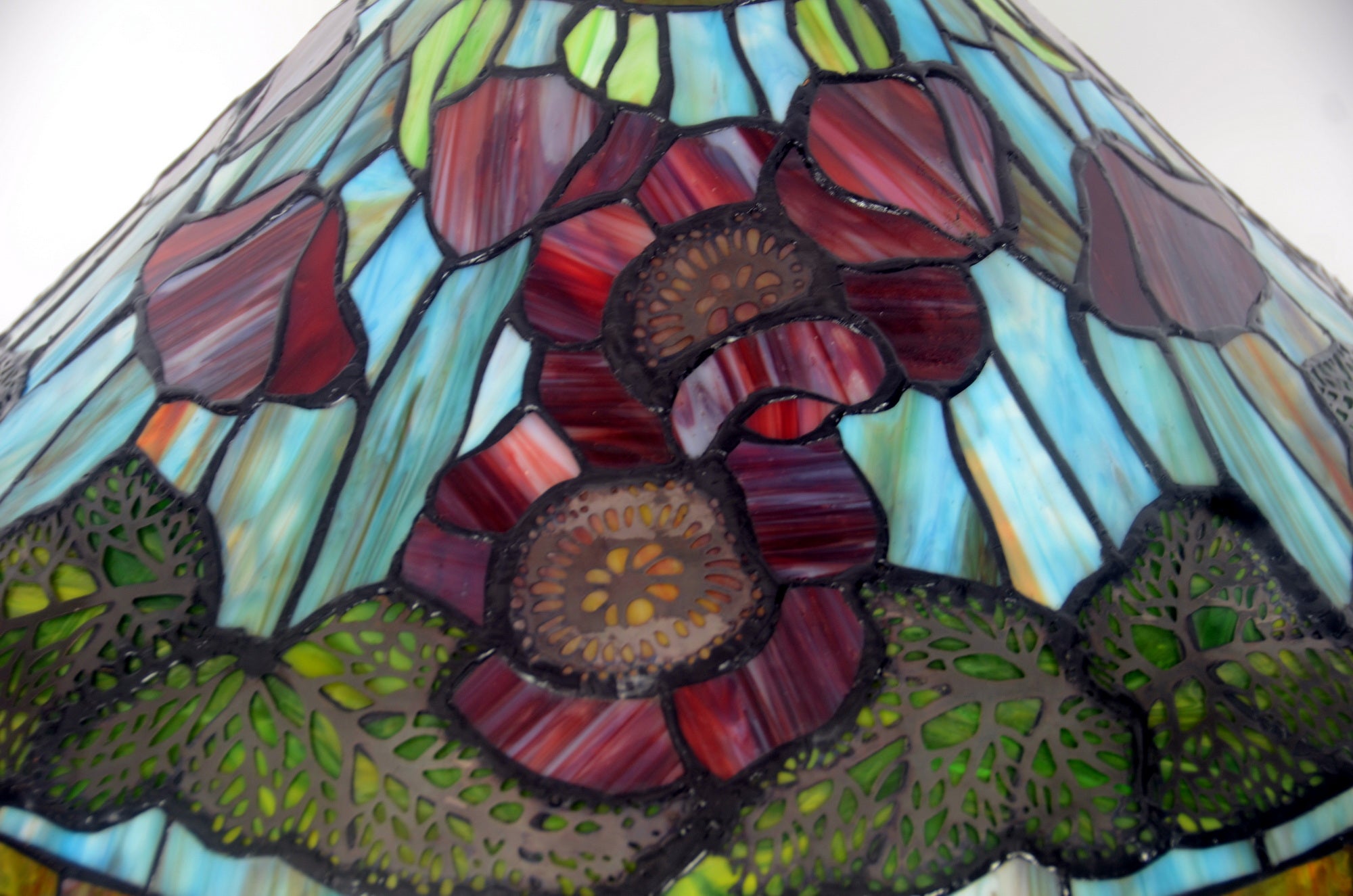 16" Tiffany Red Poppy Stained Glass Pendant Lamp – Handcrafted Art Nouveau Floral Design