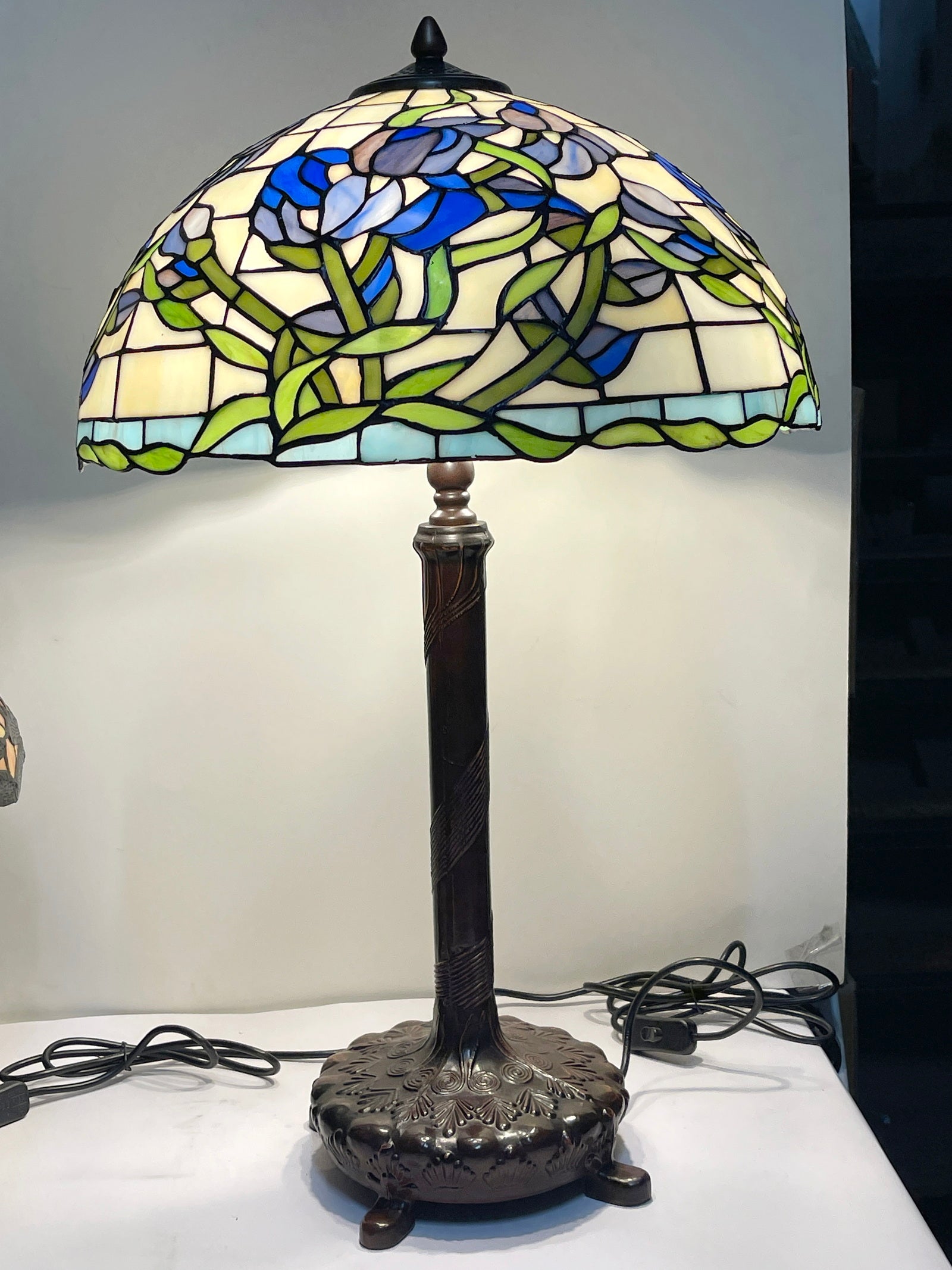 18" Iris Tiffany Style Table Lamp – Handcrafted Stained Glass Floral Lamp with Vintage Bronze Base
